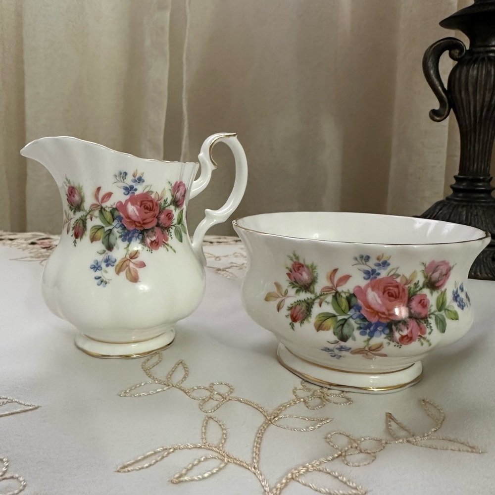 ✨HOST PICK✨”Moss Rose” Creamer and Sugar Bowl Set Bone China England